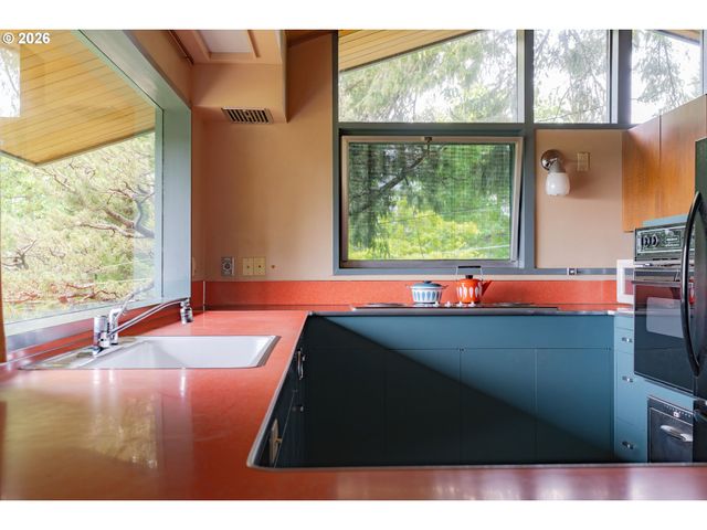 4014 Sw ALTADENA Ave, Portland, OR 97239