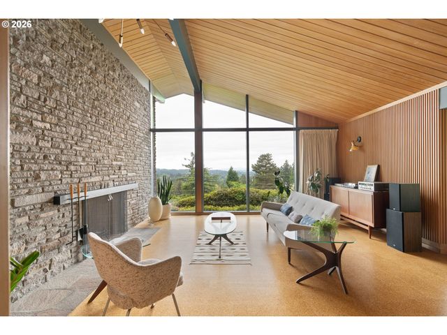 4014 Sw ALTADENA Ave, Portland, OR 97239