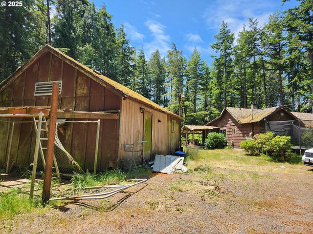 12829 WILDWOOD Dr, North Bend, OR 97459