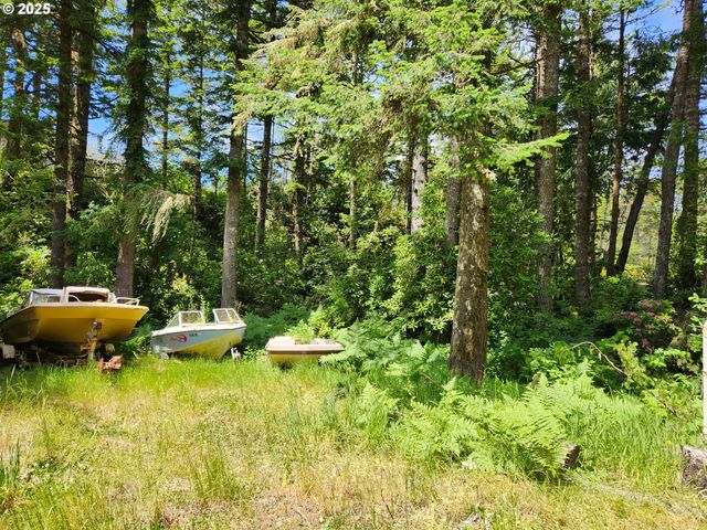 12829 WILDWOOD Dr, North Bend, OR 97459