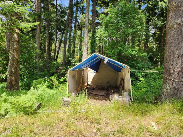 12829 WILDWOOD Dr, North Bend, OR 97459