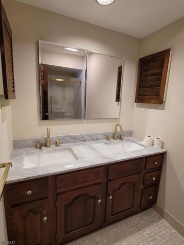 16 Magnolia Ln, Caldwell Boro Twp., NJ 07006