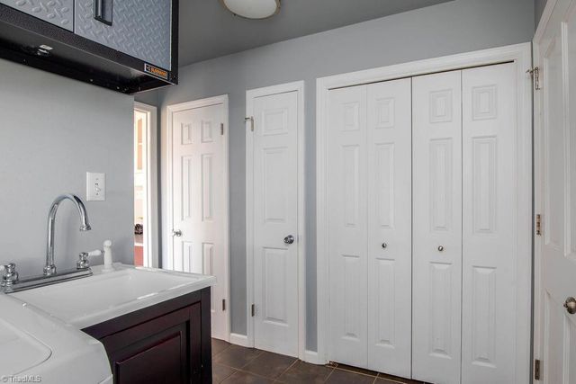 1108 Gatehouse Road, High Point, NC 27262