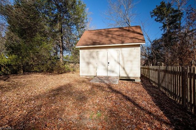 1108 Gatehouse Road, High Point, NC 27262