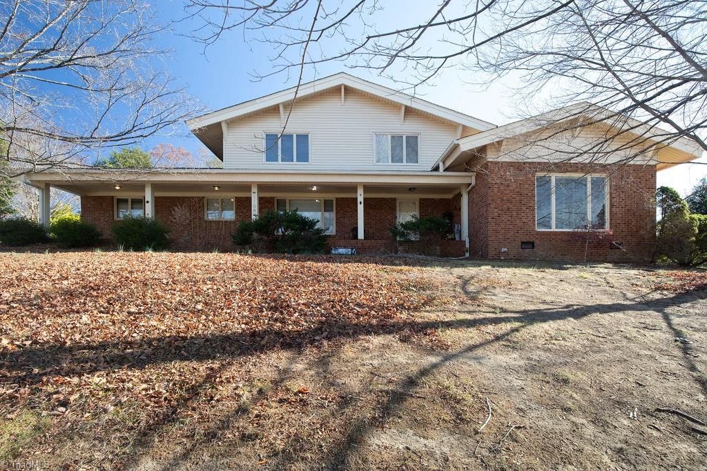 1108 Gatehouse Road, High Point, NC 27262