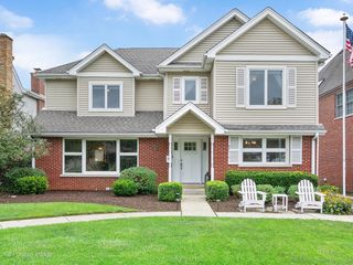 871 S Chatham Avenue, Elmhurst, IL 60126