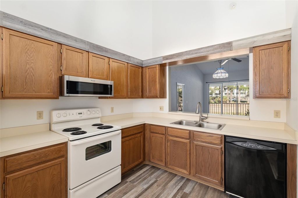 Image 27 of property listing at 3615 NW 104TH DRIVE 102, Gainesville, FL 32606