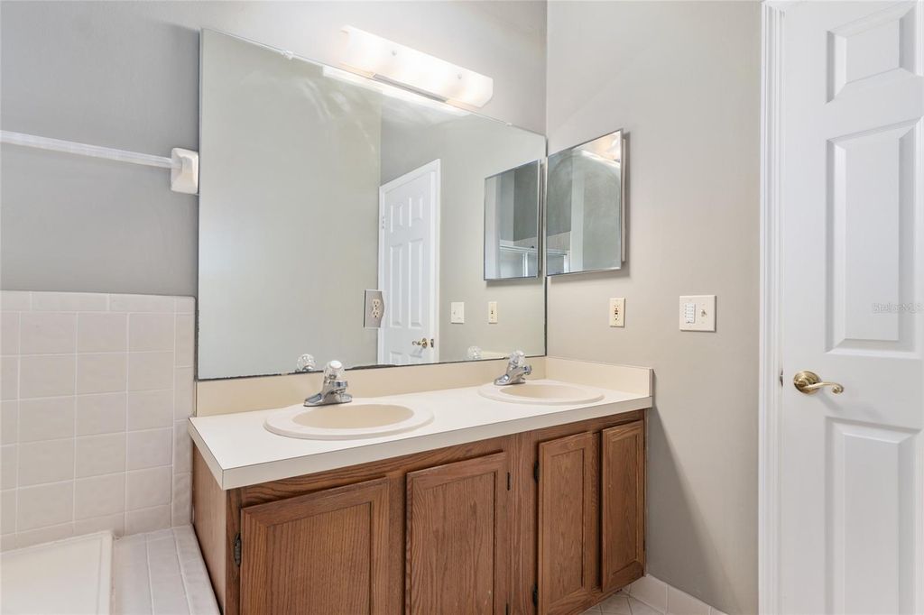 Image 35 of property listing at 3615 NW 104TH DRIVE 102, Gainesville, FL 32606