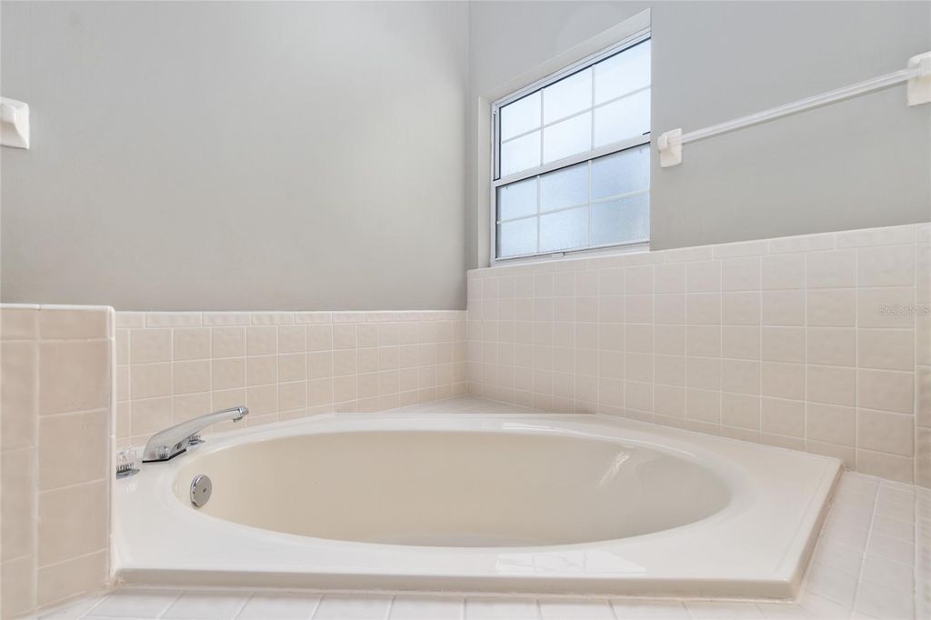 Image 37 of property listing at 3615 NW 104TH DRIVE 102, Gainesville, FL 32606