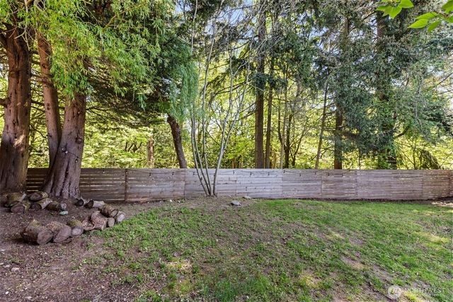 14824 104th Avenue NE, Bothell, WA 98011