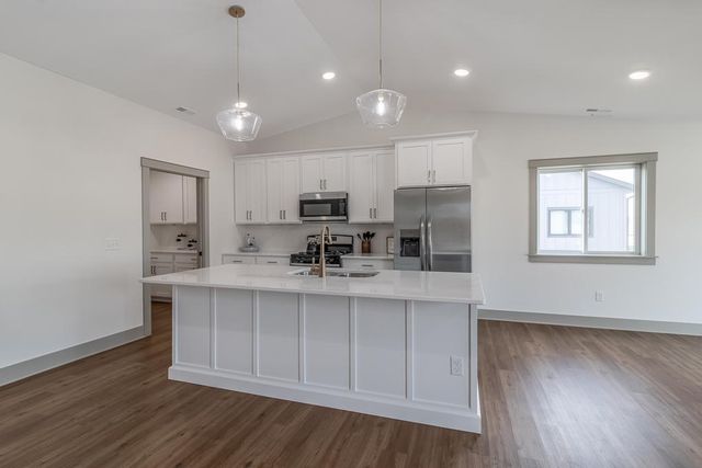 309 Pinehurst Drive, Mankato, MN 56001