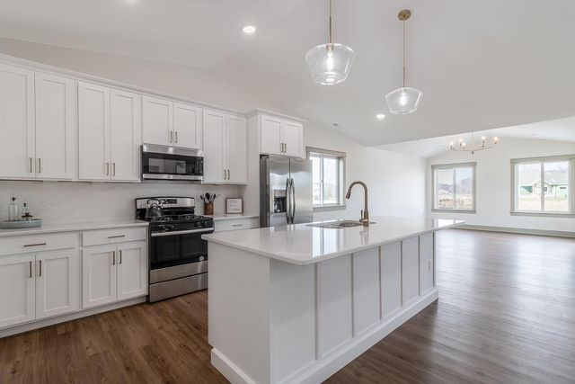 309 Pinehurst Drive, Mankato, MN 56001