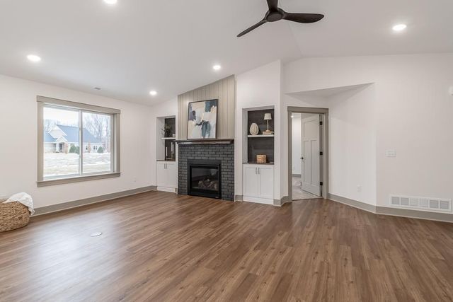 309 Pinehurst Drive, Mankato, MN 56001