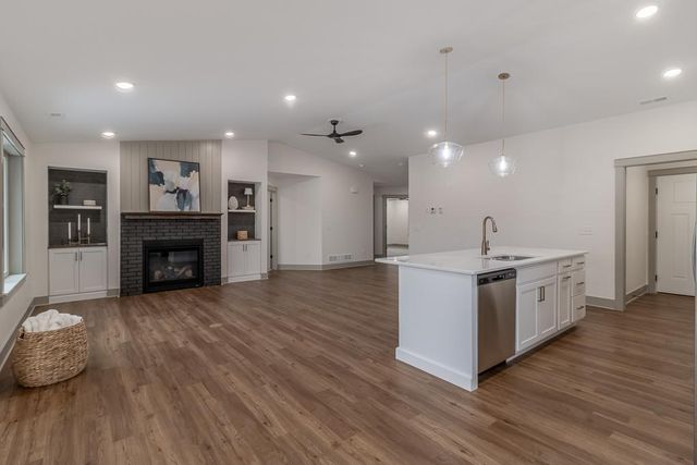 309 Pinehurst Drive, Mankato, MN 56001