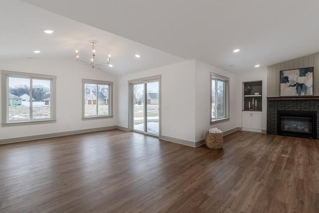 309 Pinehurst Drive, Mankato, MN 56001