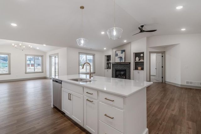 309 Pinehurst Drive, Mankato, MN 56001