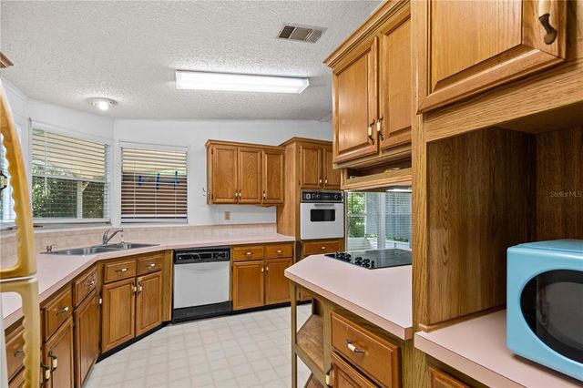 38545 COUNTY LINE ROAD, Zephyrhills, FL 33540