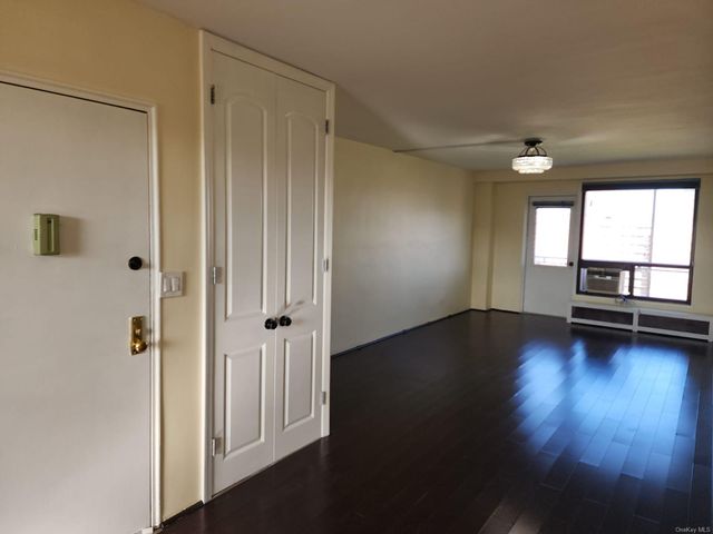 61-55 98th Street E 16L, Rego Park, NY 11374