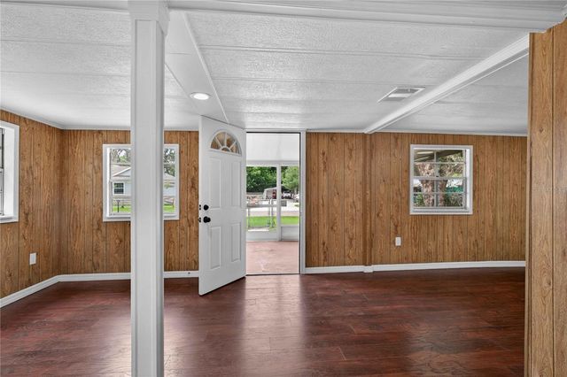 16141 3RD STREET, Umatilla, FL 32784