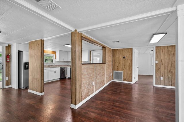 16141 3RD STREET, Umatilla, FL 32784