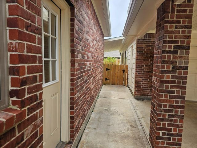 6530 Falcon Ridge, Manvel, TX 77578