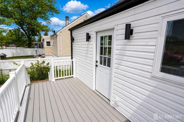 25 Menlo Avenue, Menlo Park Terrace, NJ 08840
