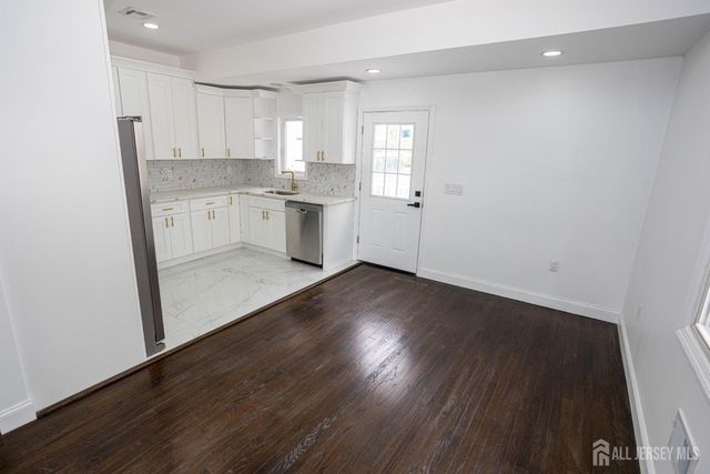25 Menlo Avenue, Menlo Park Terrace, NJ 08840
