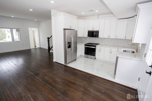 25 Menlo Avenue, Menlo Park Terrace, NJ 08840