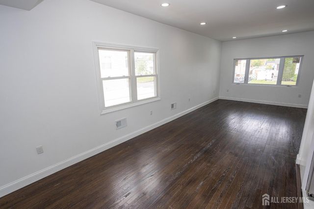 25 Menlo Avenue, Menlo Park Terrace, NJ 08840