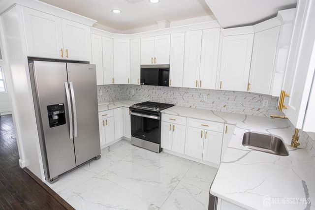 25 Menlo Avenue, Menlo Park Terrace, NJ 08840