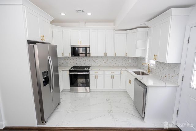 25 Menlo Avenue, Menlo Park Terrace, NJ 08840