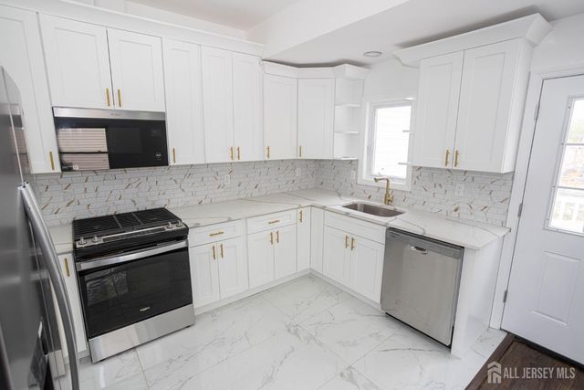 25 Menlo Avenue, Menlo Park Terrace, NJ 08840