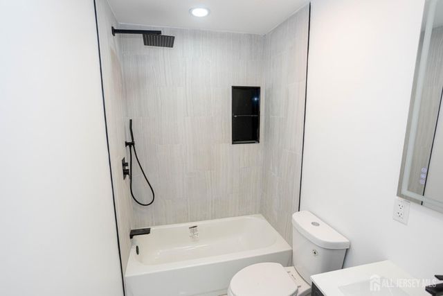 25 Menlo Avenue, Menlo Park Terrace, NJ 08840