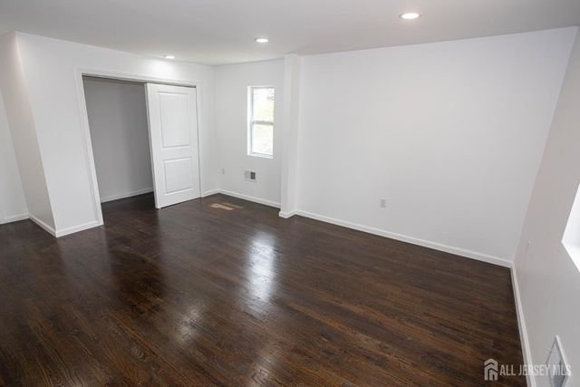 25 Menlo Avenue, Menlo Park Terrace, NJ 08840