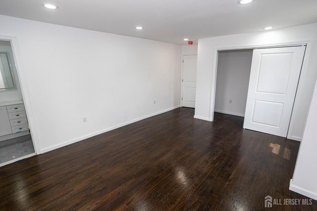 25 Menlo Avenue, Menlo Park Terrace, NJ 08840