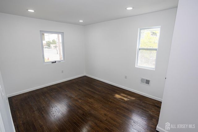 25 Menlo Avenue, Menlo Park Terrace, NJ 08840