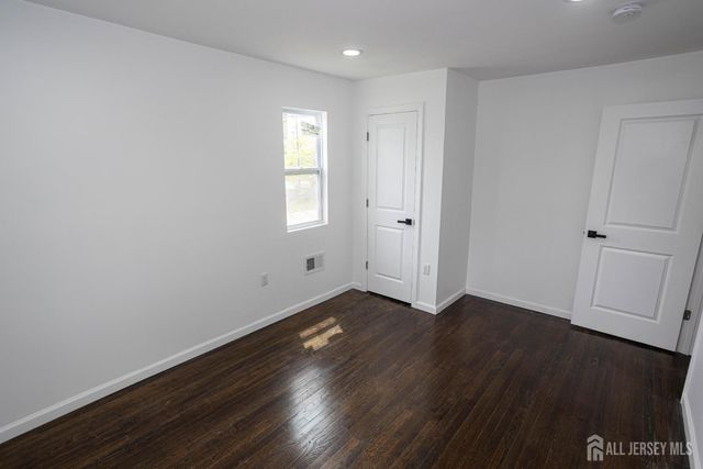 25 Menlo Avenue, Menlo Park Terrace, NJ 08840