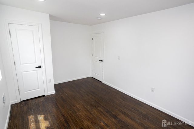 25 Menlo Avenue, Menlo Park Terrace, NJ 08840