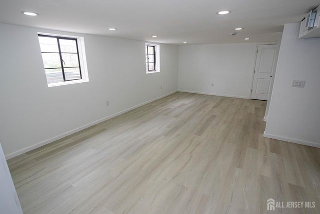 25 Menlo Avenue, Menlo Park Terrace, NJ 08840