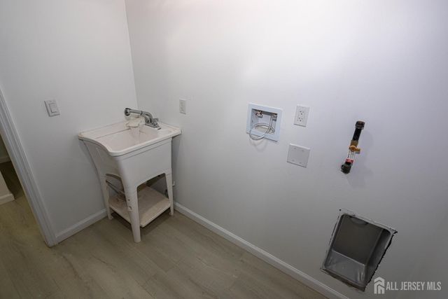 25 Menlo Avenue, Menlo Park Terrace, NJ 08840