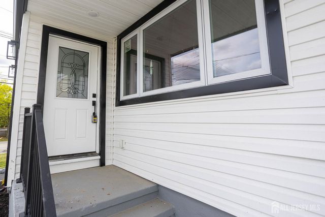 25 Menlo Avenue, Menlo Park Terrace, NJ 08840