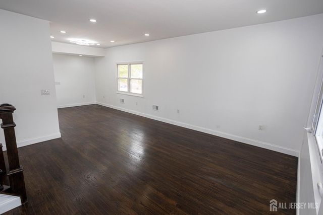 25 Menlo Avenue, Menlo Park Terrace, NJ 08840