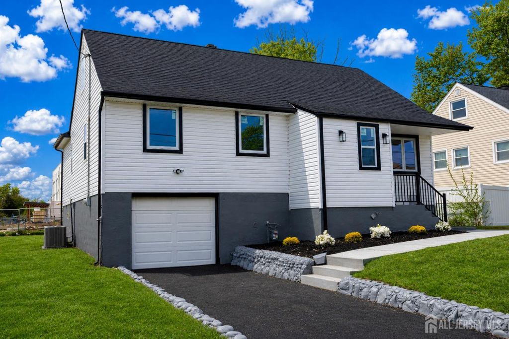 25 Menlo Avenue, Menlo Park Terrace, NJ 08840