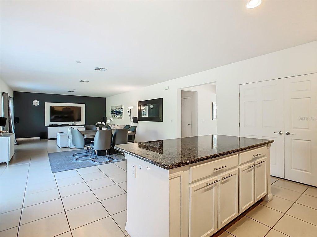 Image 12 of property listing at 4983 LONDON CREEK PLACE, Kissimmee, FL 34758