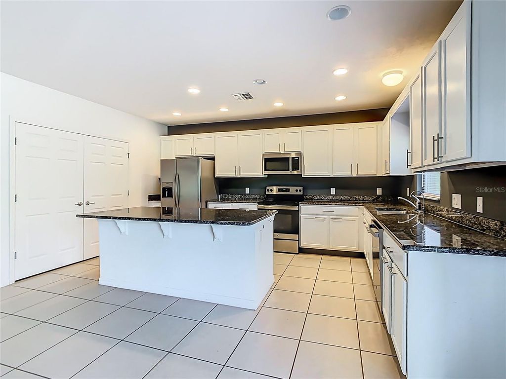 Image 13 of property listing at 4983 LONDON CREEK PLACE, Kissimmee, FL 34758