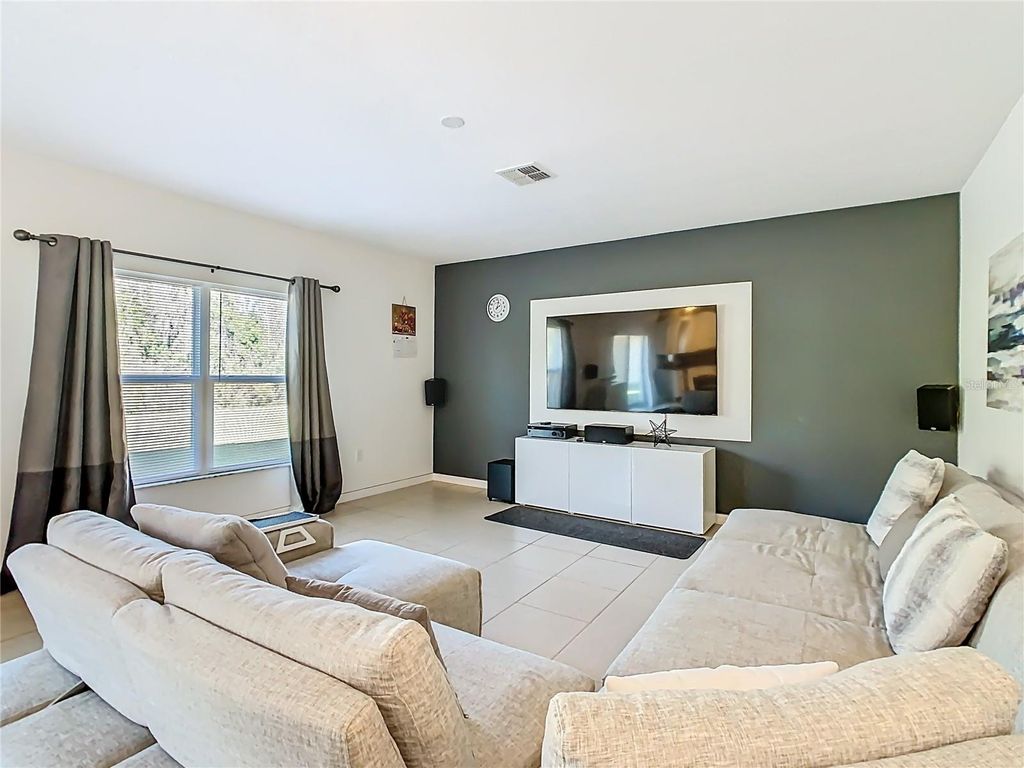 Image 18 of property listing at 4983 LONDON CREEK PLACE, Kissimmee, FL 34758