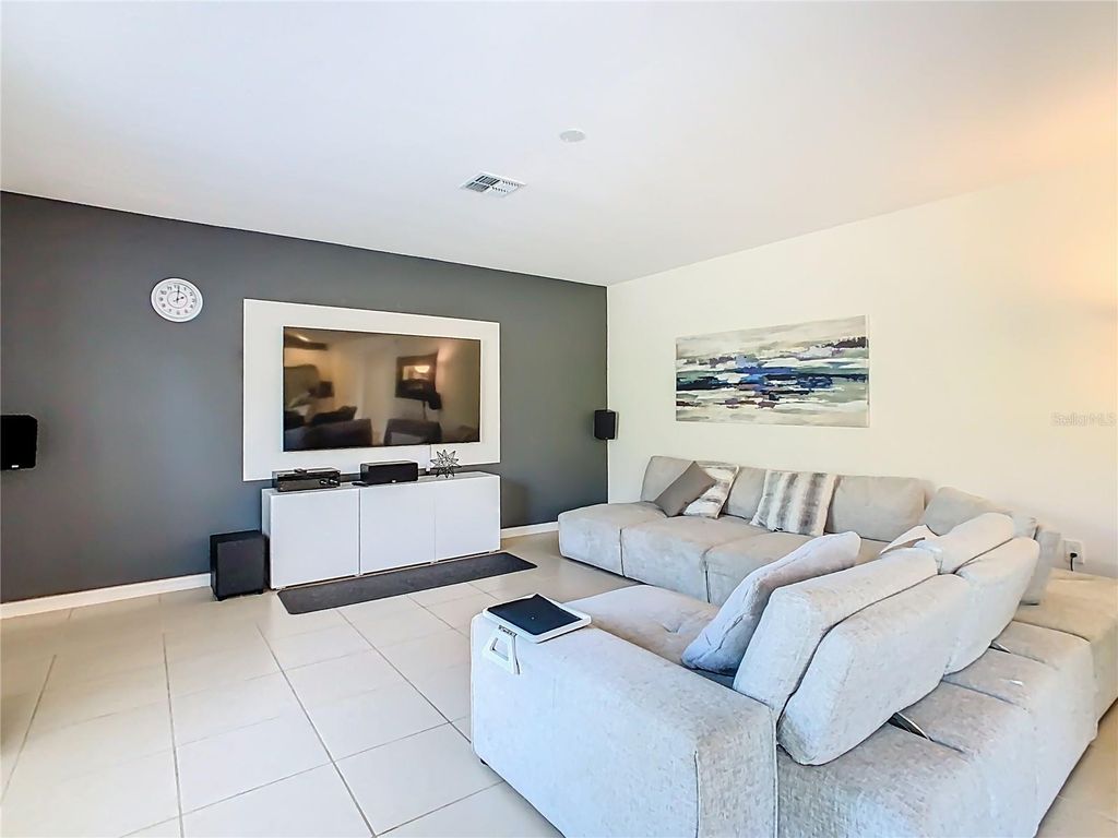 Image 19 of property listing at 4983 LONDON CREEK PLACE, Kissimmee, FL 34758