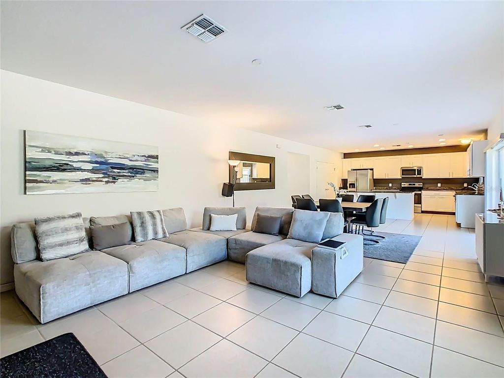 Image 20 of property listing at 4983 LONDON CREEK PLACE, Kissimmee, FL 34758