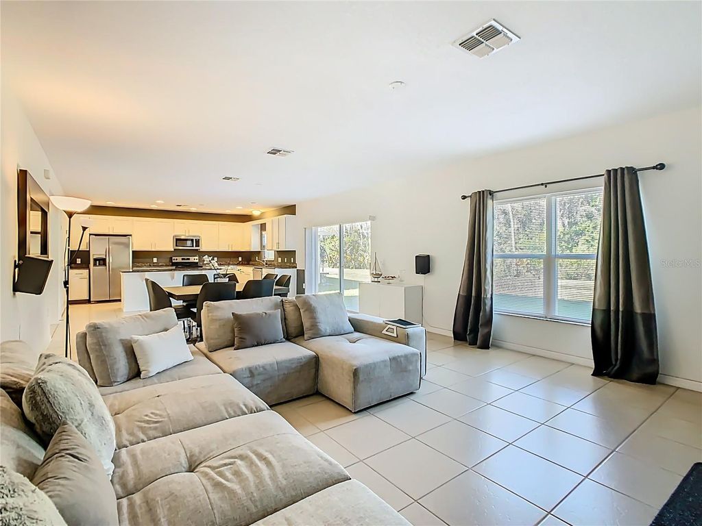 Image 21 of property listing at 4983 LONDON CREEK PLACE, Kissimmee, FL 34758