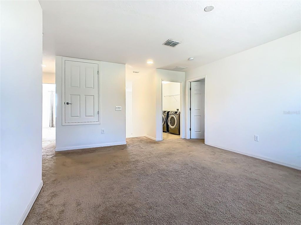 Image 25 of property listing at 4983 LONDON CREEK PLACE, Kissimmee, FL 34758